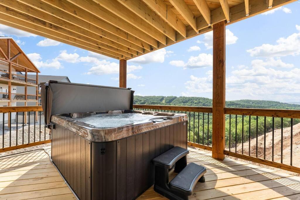 The Lake Fish-Amazing Views-Sleeps 24-Indoor-Outdoor Pools 布蘭森 外观 照片